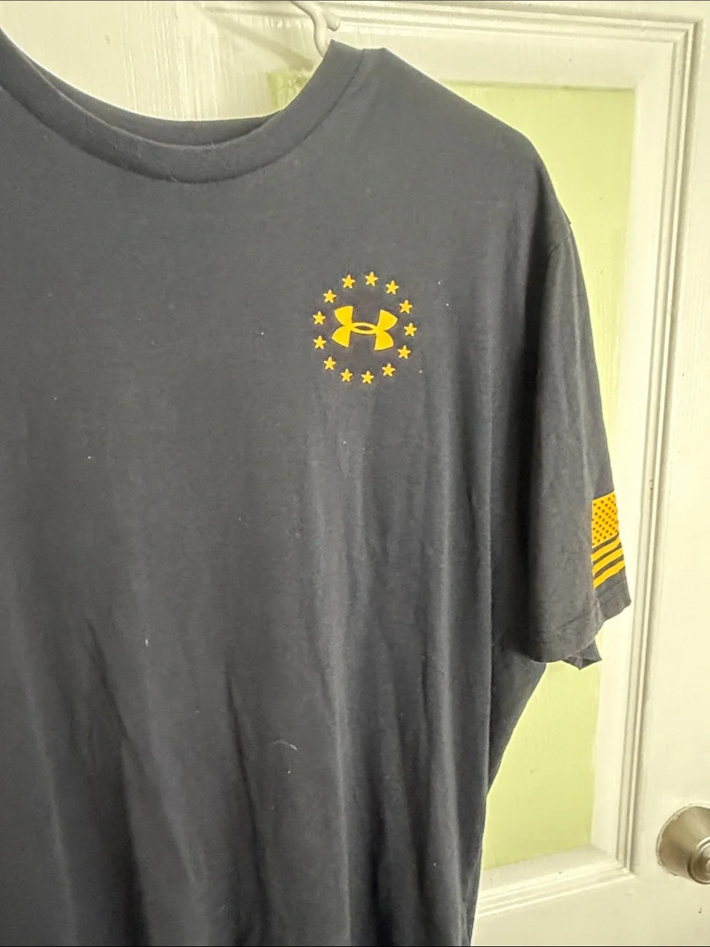 (2358) Under Armour Men’s Black Short Sleeve Tee /Yellow Logo and Sleeve Flag